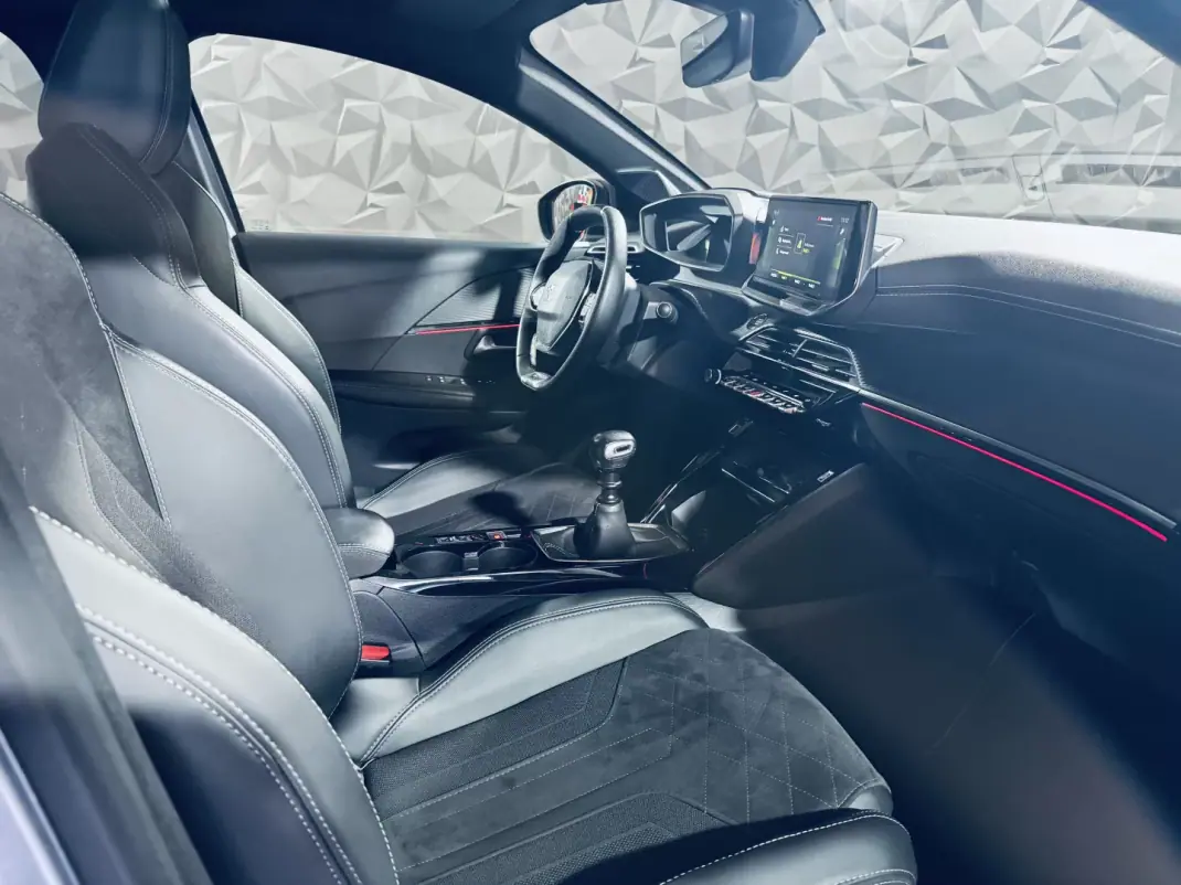 Peugeot 208 2022 - 15990 EUR, 75129 km - AUTO.MOTO.pt - 75129km - foto 21 de 35