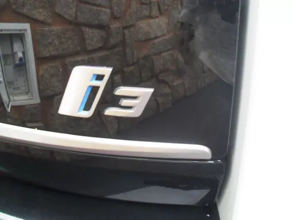 BMW i3 2018 - 17580 EUR, 93200 km - AUTO.MOTO.pt - 93200km - foto 23 de 28