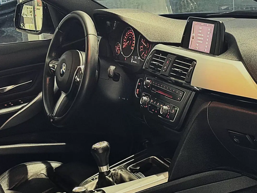 BMW 318 2013 - 16990 EUR, 249800 km - AUTO.MOTO.pt - 249800km - foto 36 de 38