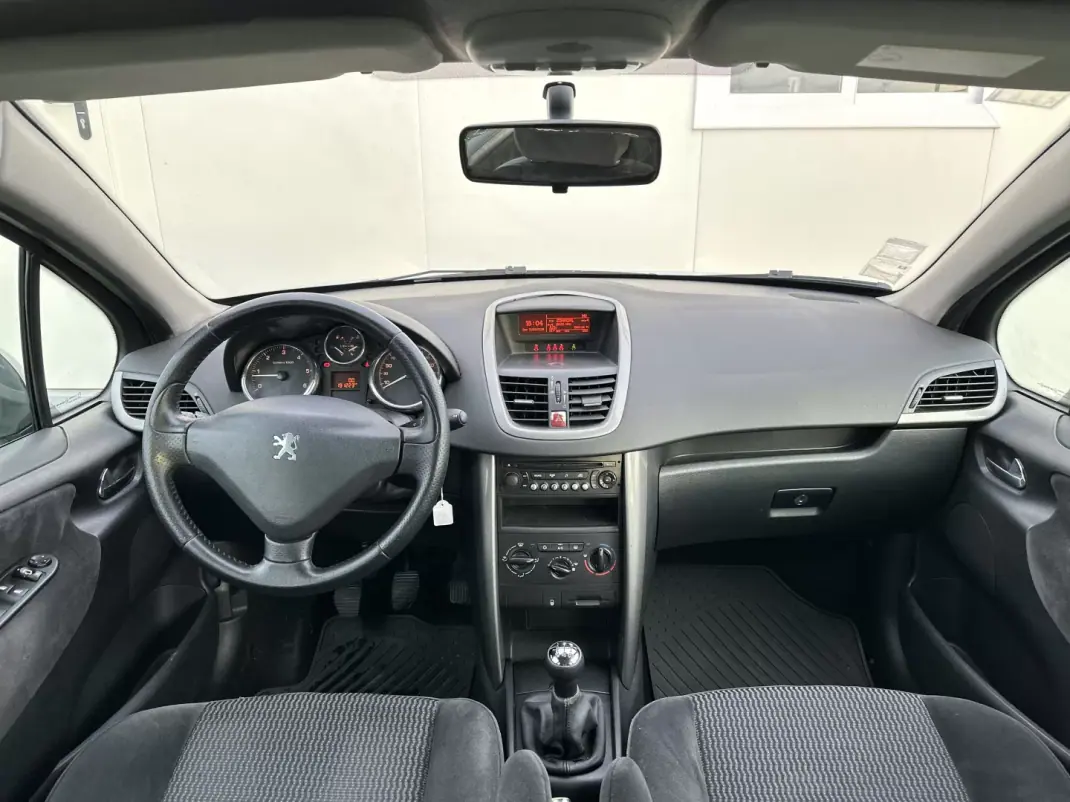 Peugeot 207 2007 - 5990 EUR, 181000 km - AUTO.MOTO.pt - 181000km - foto 15 de 26
