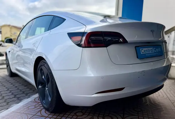 Tesla Model 3 2020 - 27950 EUR, 97000 km - AUTO.MOTO.pt - 97000km - foto 7 de 26