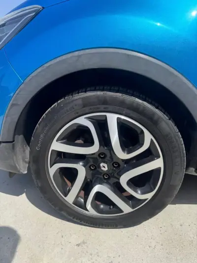 Renault Captur 2015 - 14900 EUR, 164000 km - AUTO.MOTO.pt - 164000km - foto 11 de 17