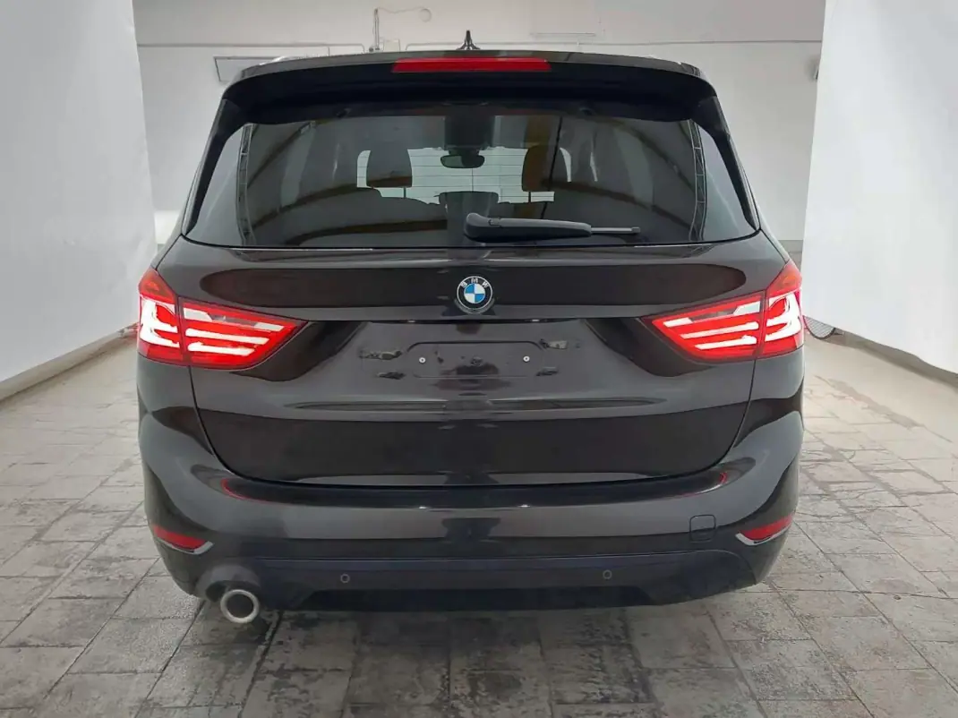BMW 218 Gran Tourer 2018 - 19990 EUR, 126000 km - 126000km - foto 13 de 23