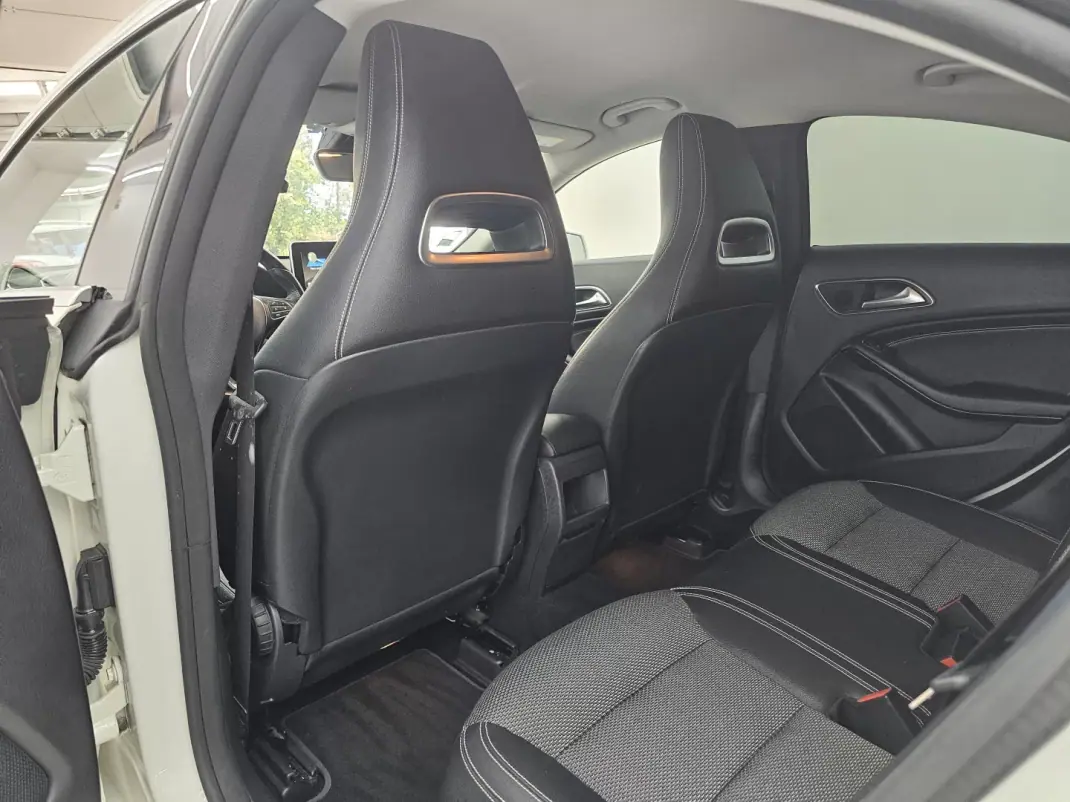 Mercedes-Benz CLA 180 2015 - 14000 EUR, 205367 km - 205367km - foto 18 de 51