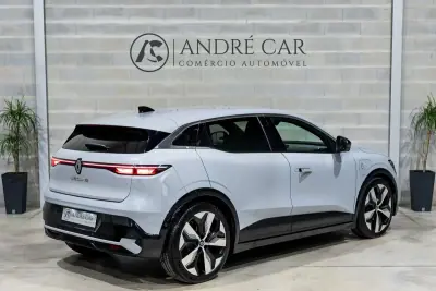 Renault Mégane E-Tech 2023 - 24450 EUR, 60913 km - AUTO.MOTO.pt - 60913km - foto 6 de 47