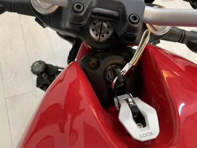 Ducati Monster 1000 2018 - 9950 EUR, 10707 km - AUTO.MOTO.pt - 10707km - foto 18 de 19