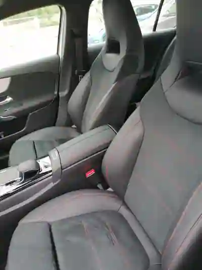 Mercedes-Benz A 180 2019 - 23950 EUR, 114000 km - AUTO.MOTO.pt - 114000km - foto 8 de 12