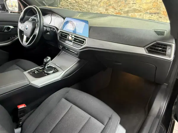 BMW 318 2021 - 28500 EUR, 159820 km - AUTO.MOTO.pt - 159820km - foto 12 de 20