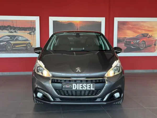 Peugeot 208 2018 - 12990 EUR, 96669 km - AUTO.MOTO.pt - 96669km - foto 5 de 21