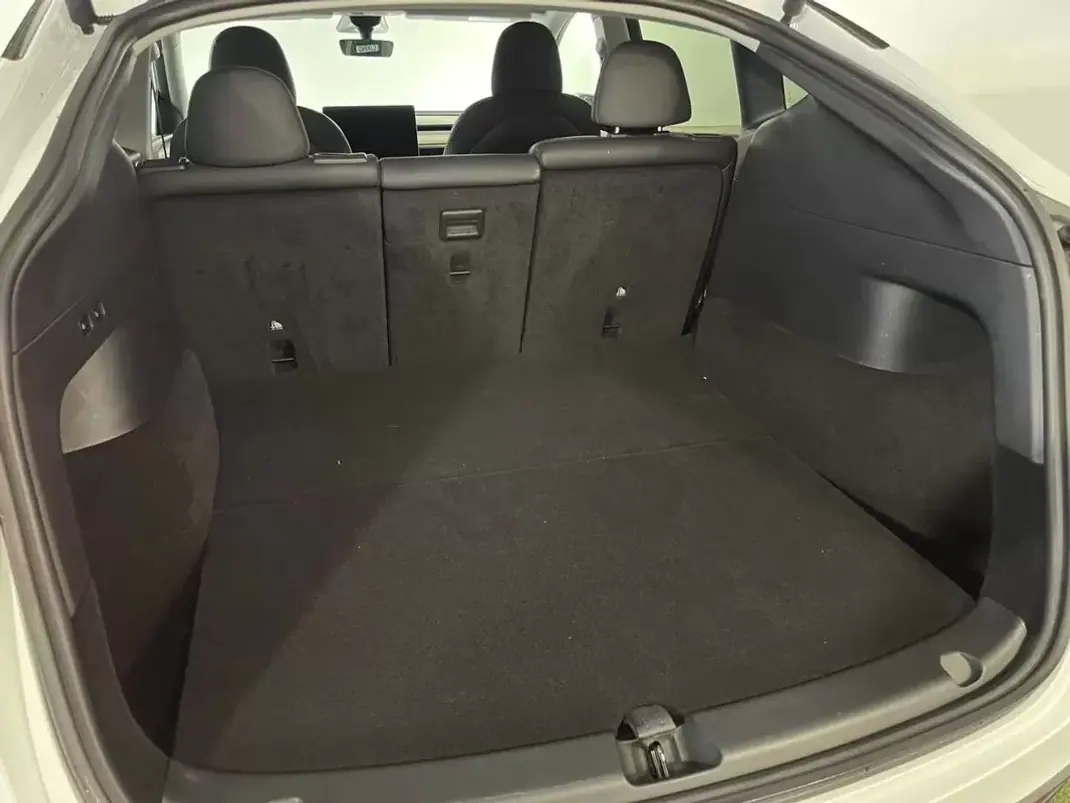 Tesla Model Y 2022 - 38750 EUR, 44000 km - 44000km - foto 42 de 42