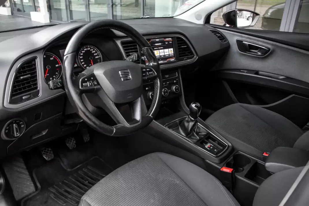 SEAT Leon ST 2019 - 7750 EUR, 352055 km - AUTO.MOTO.pt - 352055km - foto 23 de 43