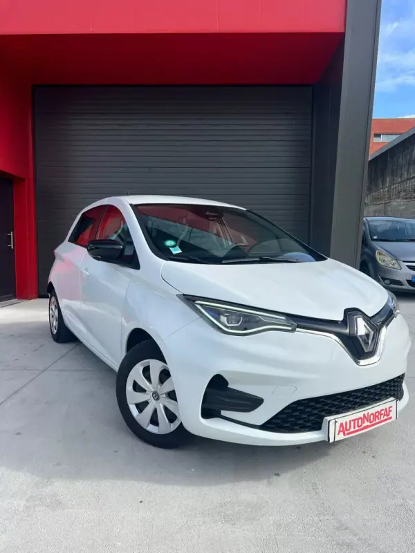 Renault Zoe 2021 - 20000 EUR, 29355 km - AUTO.MOTO.pt - 29355km - foto 7 de 21