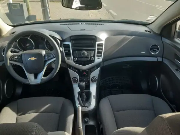 Chevrolet Cruze 2012 - 7900 EUR, 221800 km - AUTO.MOTO.pt - 221800km - foto 11 de 37