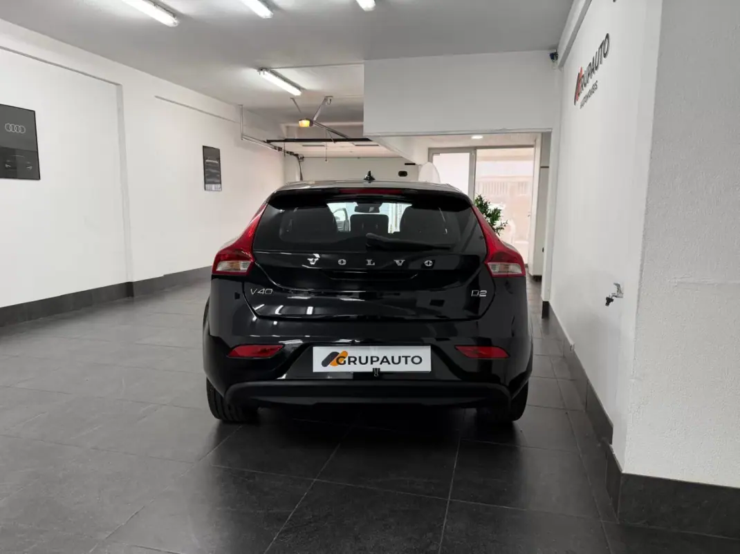 Volvo V40 2015 - 11990 EUR, 151000 km - 151000km - foto 4 de 29
