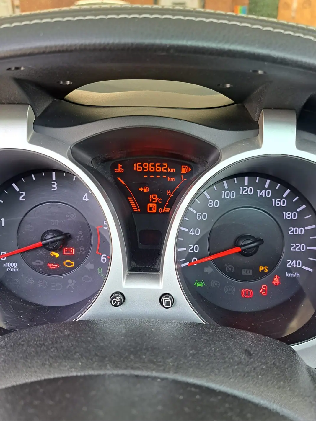 Nissan Juke 2014 - 10300 EUR, 170000 km - AUTO.MOTO.pt - 170000km - foto 8 de 15