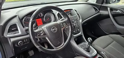 Opel Astra Sports Tourer 2015 - 8999 EUR, 250000 km - AUTO.MOTO.pt - 250000km - foto 6 de 24