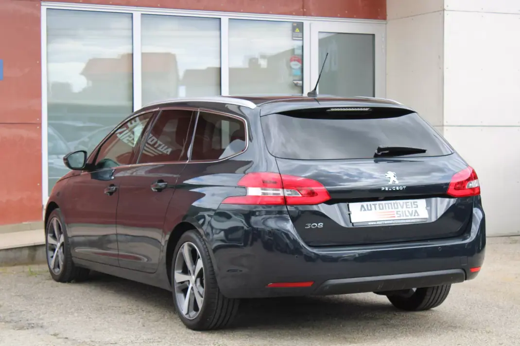Peugeot 308 SW 2020 - 14990 EUR, 130000 km - AUTO.MOTO.pt - 130000km - foto 11 de 25