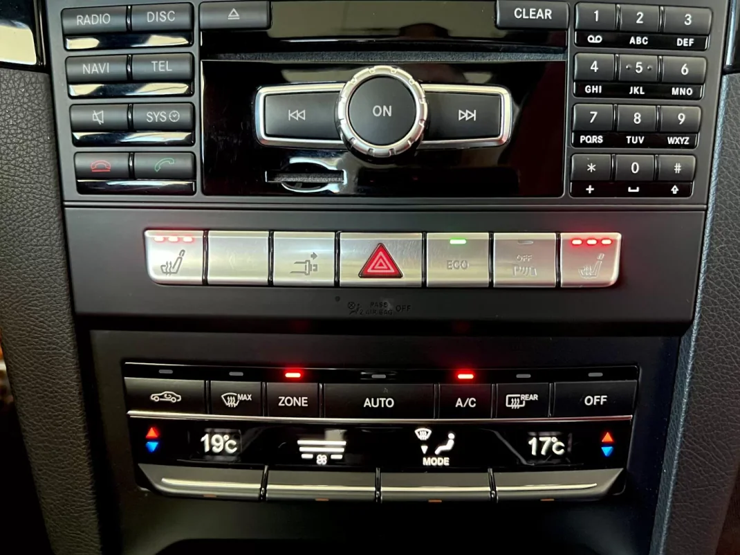 Mercedes-Benz E 220 2015 - 24999 EUR, 161900 km - AUTO.MOTO.pt - 161900km - foto 90 de 135