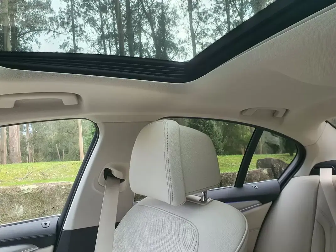 BMW 530e 2019 - 31990 EUR, 7558 km - AUTO.MOTO.pt - 7558km - foto 4 de 27