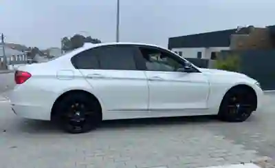 BMW 316 2012 — foto 4 de 15