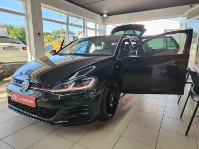 Volkswagen Golf 2018 - 26750 EUR, 99000 km - AUTO.MOTO.pt - 99000km - foto 22 de 39