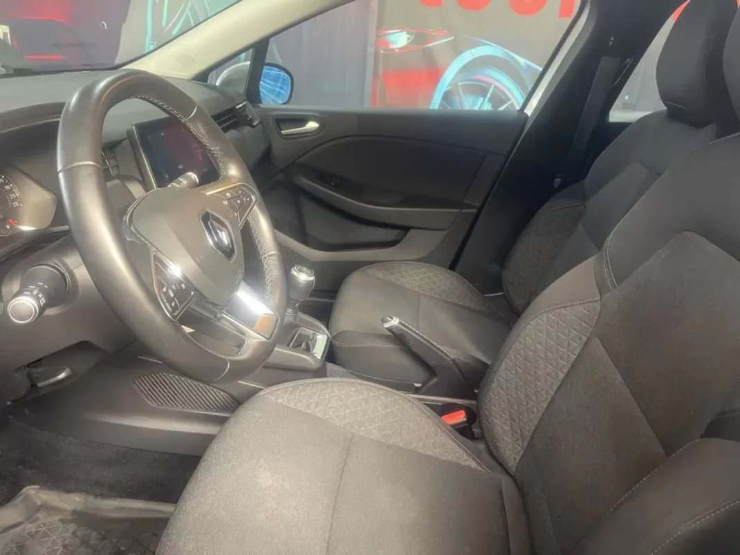 Renault Clio 2019 - 14480 EUR, 30000 km - AUTO.MOTO.pt - 30000km - foto 35 de 50