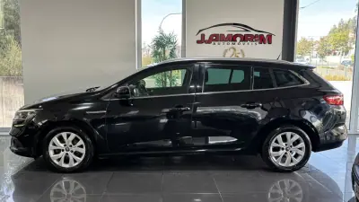 Renault Mégane Sport Tourer 2018 - 12999 EUR, 131021 km - AUTO.MOTO.pt - 131021km - foto 6 de 29