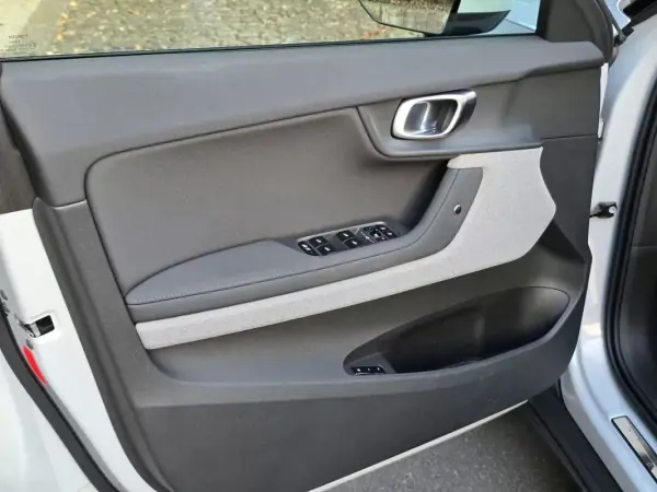 Polestar 2 2022 - 28499 EUR, 87850 km - 87850km - foto 10 de 47