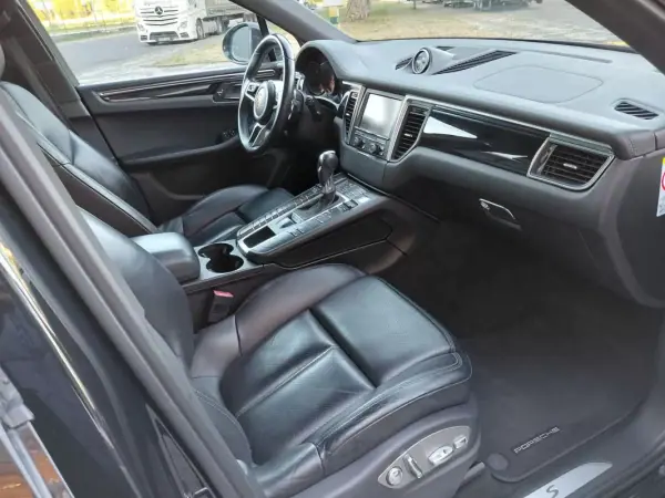 Porsche Macan 2014 - 38490 EUR, 168209 km - AUTO.MOTO.pt - 168209km - foto 29 de 37