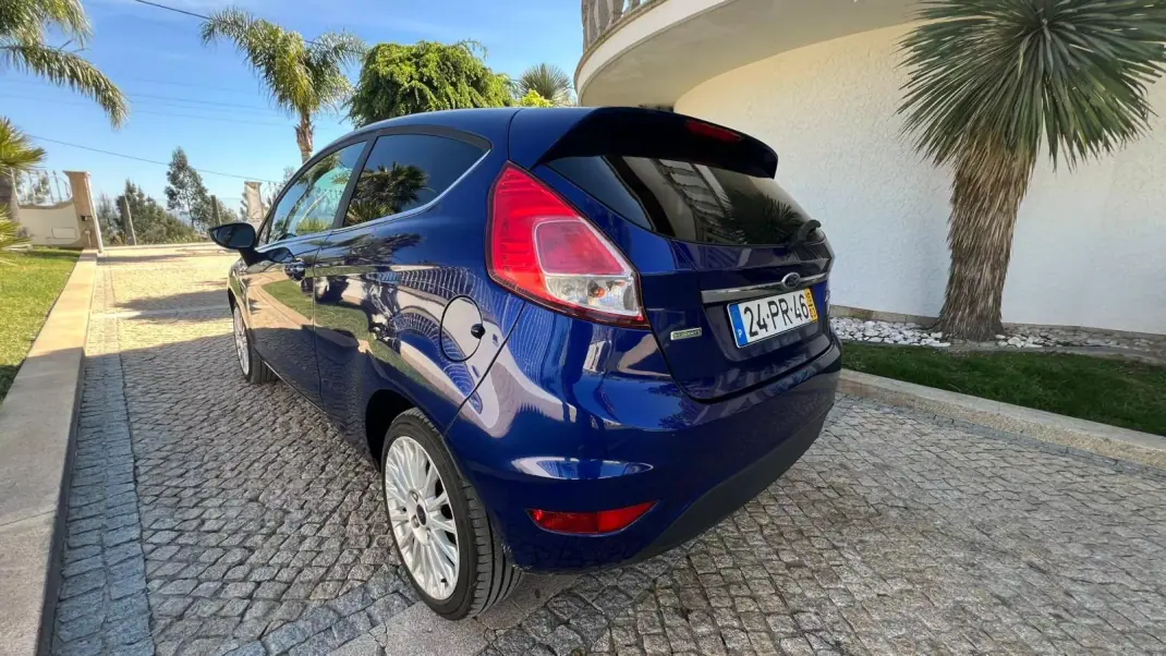 Ford Fiesta 2015 - 7990 EUR, 144693 km - AUTO.MOTO.pt - 144693km - foto 3 de 17