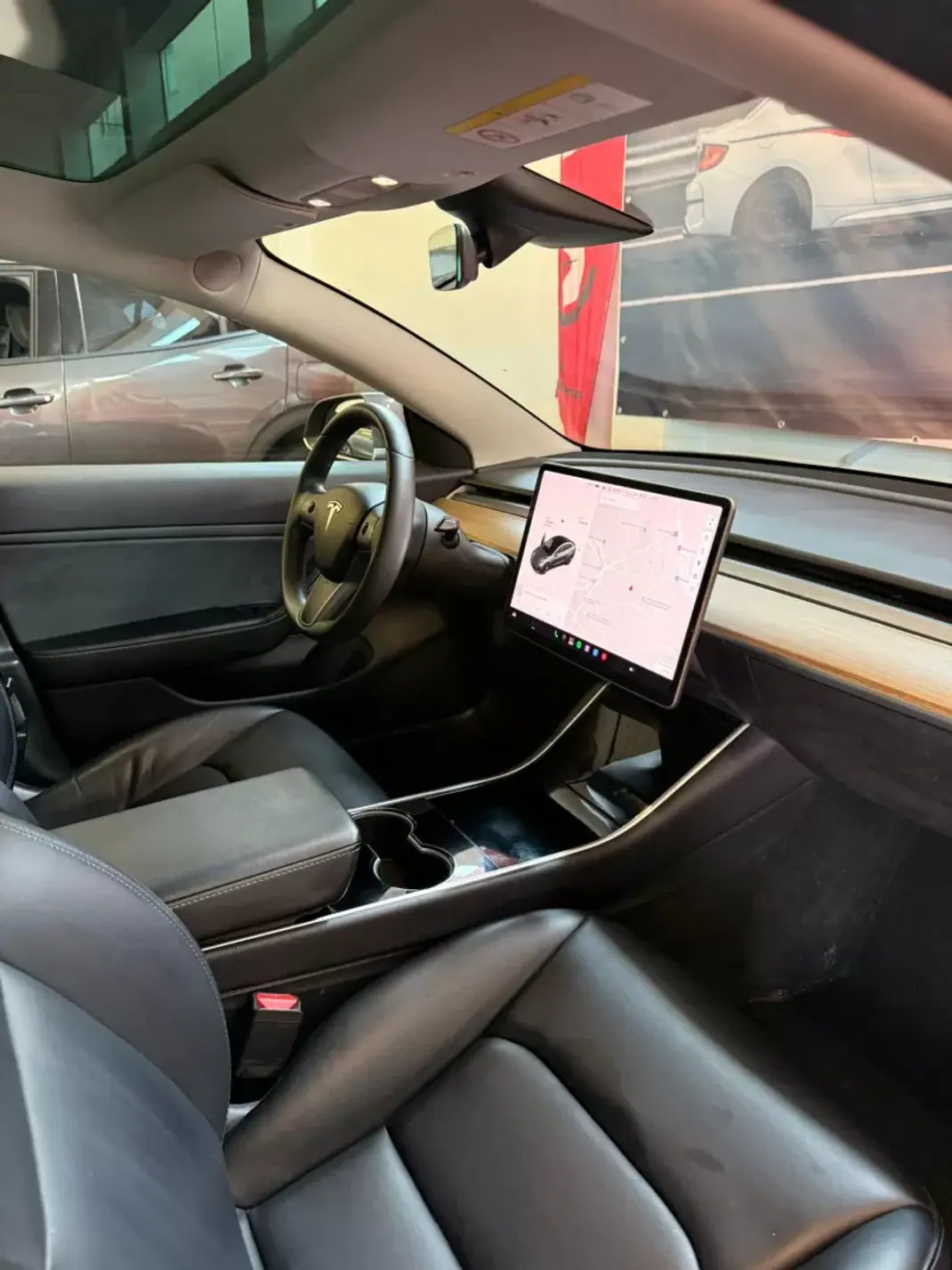 Tesla Model 3 2019 - 20900 EUR, 164000 km - 164000km - foto 9 de 11