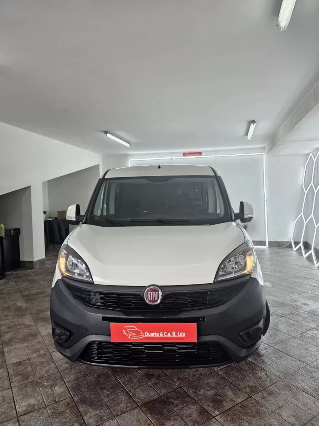 Fiat DOBLO CARGO 1.3 MULTIJET EASY 2018 - 10250 EUR, 177400 km - AUTO.MOTO.pt - 177400km - foto 3 de 26