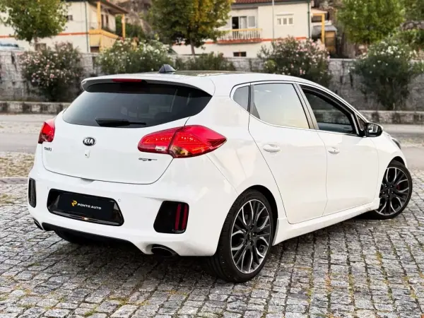 Kia Ceed 2015 — foto 2 de 15