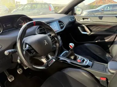 Peugeot 308 2015 - 19500 EUR, 120000 km - AUTO.MOTO.pt - 120000km - foto 16 de 36