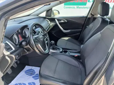 Opel Astra Sports Tourer 2013 - 7350 EUR, 143297 km - AUTO.MOTO.pt - 143297km - foto 14 de 26