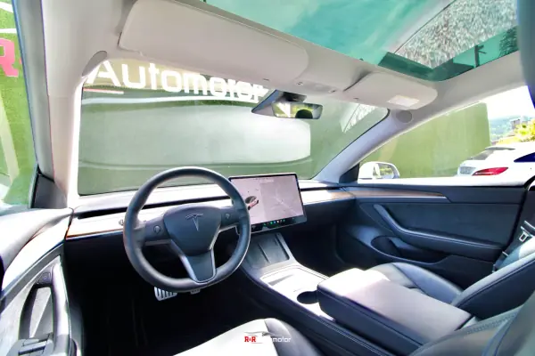 Tesla Model 3 2021 - 32400 EUR, 70000 km - AUTO.MOTO.pt - 70000km - foto 26 de 39