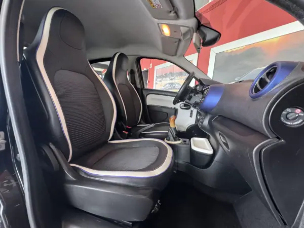 Renault Twingo 2015 - 7500 EUR, 149333 km - 149333km - foto 13 de 20