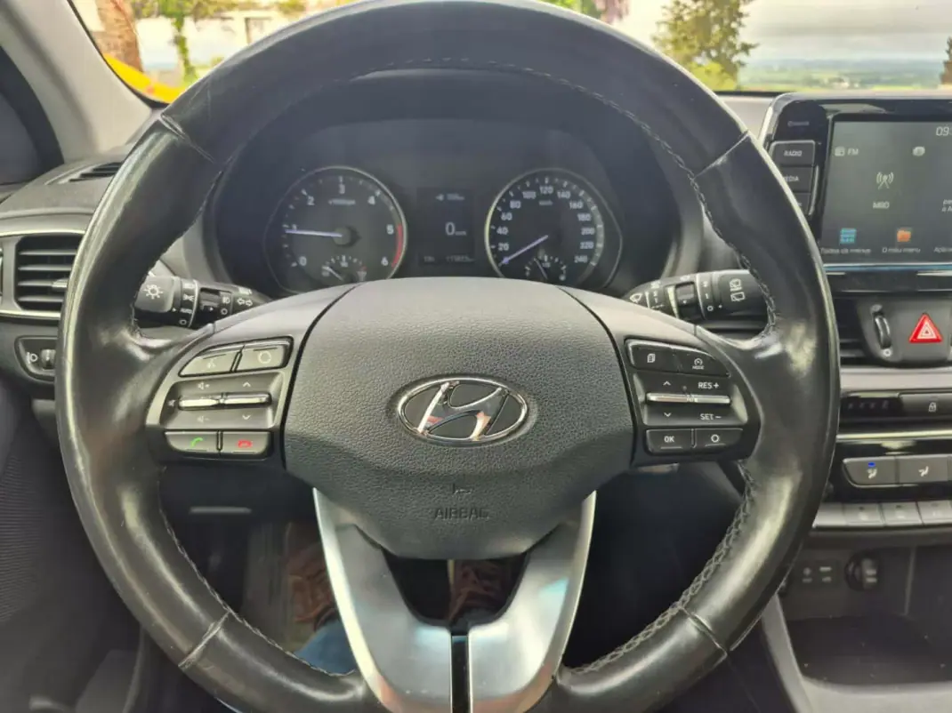 Hyundai i30 2020 - 16900 EUR, 113423 km - 113423km - foto 9 de 19