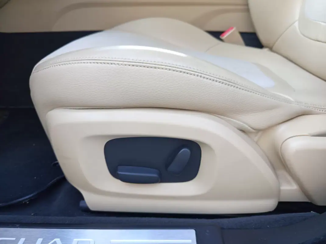 Jaguar XF 2014 - 13990 EUR, 192200 km - AUTO.MOTO.pt - 192200km - foto 12 de 18