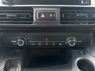 Peugeot PARTNER GIRAFON 2019 - 13990 EUR, 150000 km - AUTO.MOTO.pt - 150000km - foto 27 de 39