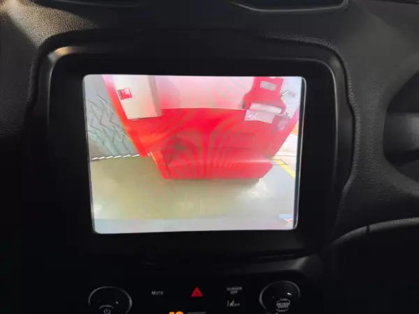 Jeep Renegade 2022 - 20490 EUR, 84266 km - AUTO.MOTO.pt - 84266km - foto 17 de 18