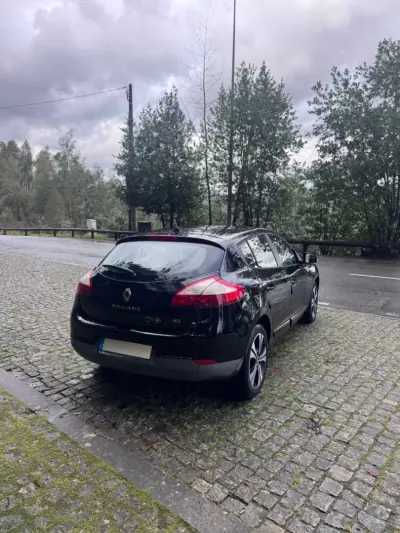 Renault Mégane 2014 - 9500 EUR, 146170 km - AUTO.MOTO.pt - 146170km - foto 17 de 19