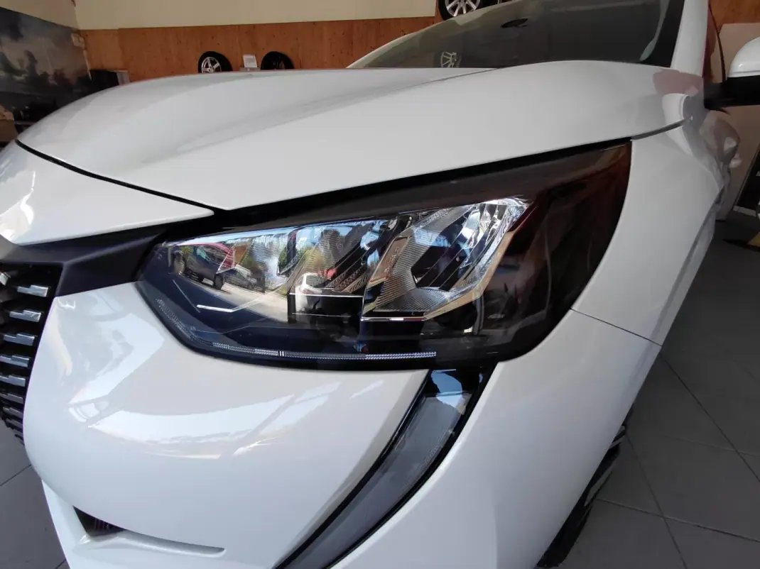 Peugeot 208 2021 - 13900 EUR, 95000 km - AUTO.MOTO.pt - 95000km - foto 7 de 20
