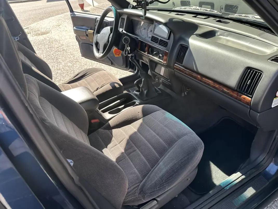 Jeep Grand Cherokee 1997 - 8999 EUR, 196000 km - AUTO.MOTO.pt - 196000km - foto 14 de 22