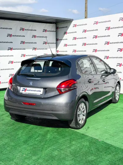 Peugeot 208 2017 — photo 5 of 21