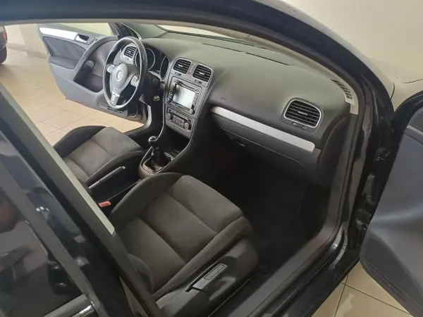Volkswagen Golf 2010 - 9750 EUR, 222953 km - AUTO.MOTO.pt - 222953km - foto 13 de 13