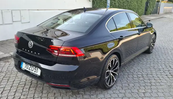 Volkswagen Passat 2018 - 19990 EUR, 135000 km - AUTO.MOTO.pt - 135000km - foto 6 de 11
