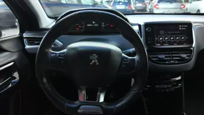Peugeot 2008 2018 - 16750 EUR, 88000 km - AUTO.MOTO.pt - 88000km - foto 11 de 20