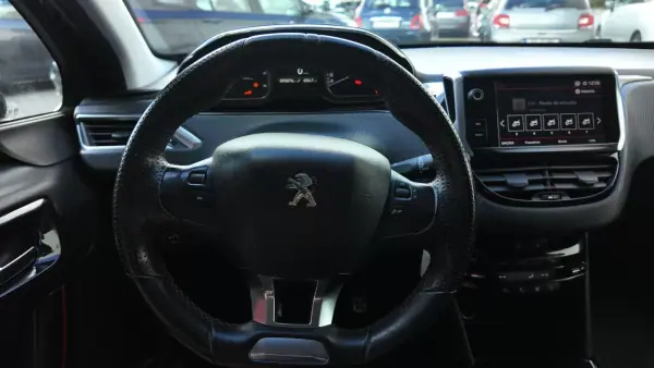Peugeot 2008 2018 - 16750 EUR, 88000 km - AUTO.MOTO.pt - 88000km - foto 11 de 20