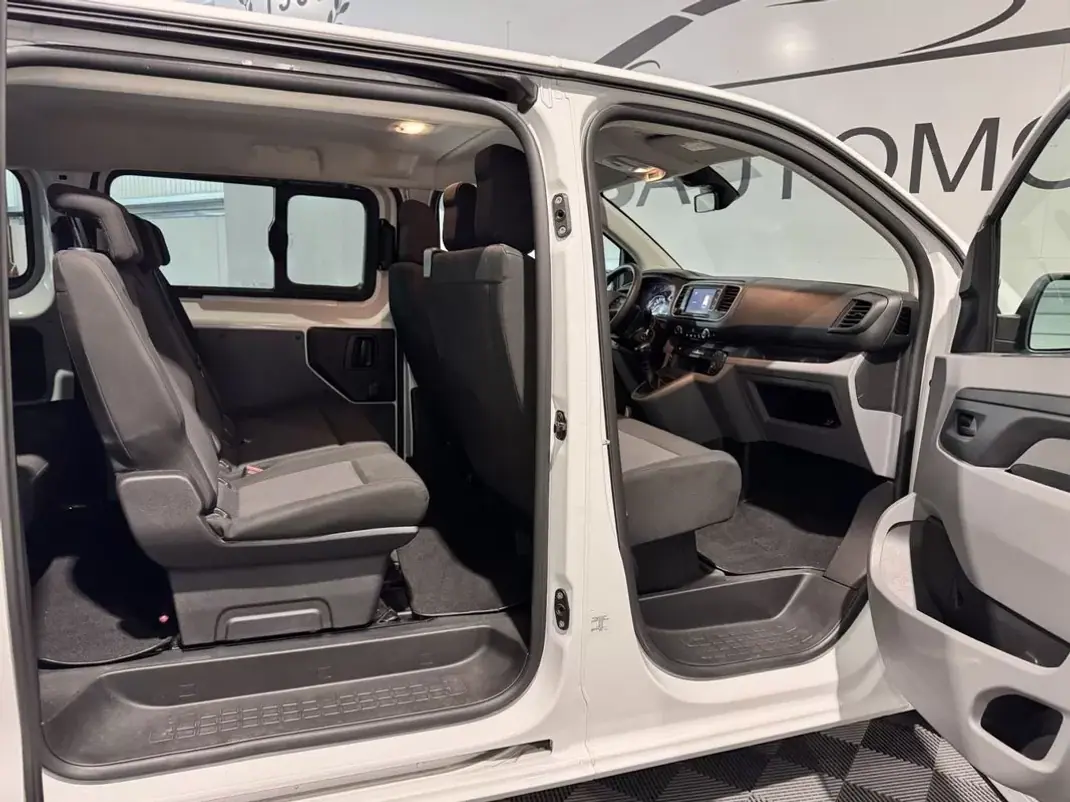 Opel Vivaro 2022 - 32900 EUR, 20415 km - 20415km - foto 38 de 50